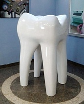 Зуб в интерьер стоматологической клиники, фото
