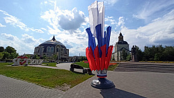 Флаговые конструкции ко Дню России, фото