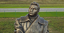 Памятник Чкалову, фото